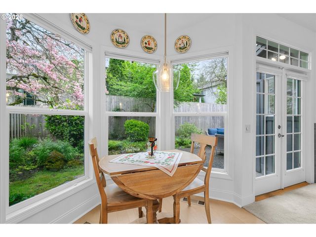 5524 Langford Ln, Lake Oswego, OR 97035