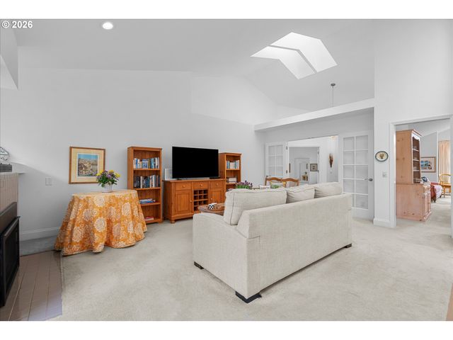 5524 Langford Ln, Lake Oswego, OR 97035