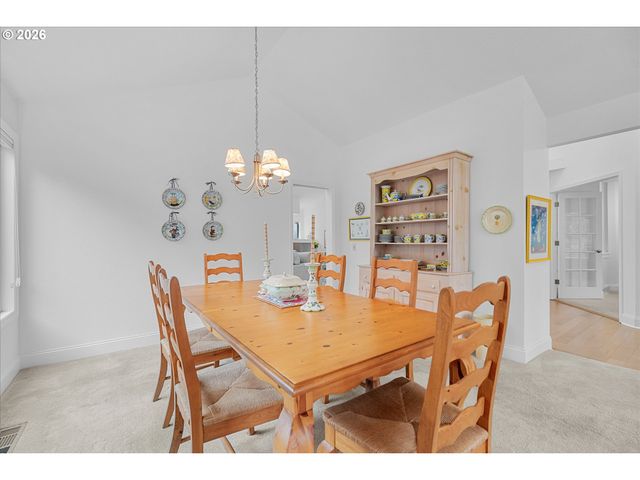 5524 Langford Ln, Lake Oswego, OR 97035