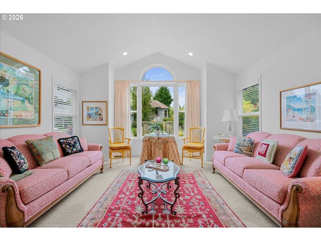 5524 Langford Ln, Lake Oswego, OR 97035