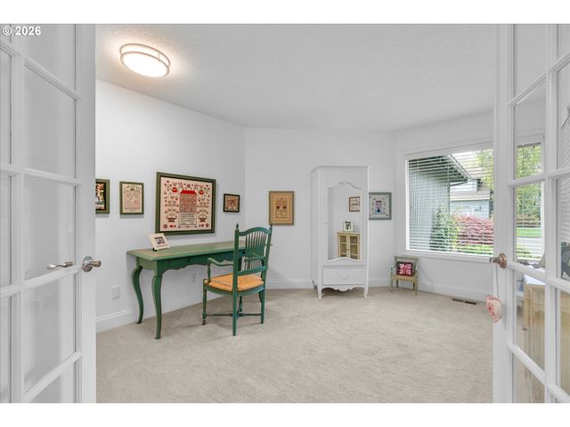 5524 Langford Ln, Lake Oswego, OR 97035