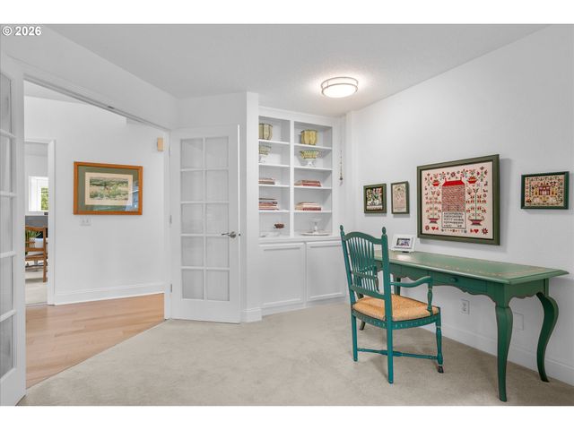 5524 Langford Ln, Lake Oswego, OR 97035