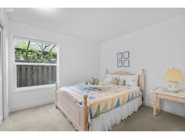 5524 Langford Ln, Lake Oswego, OR 97035