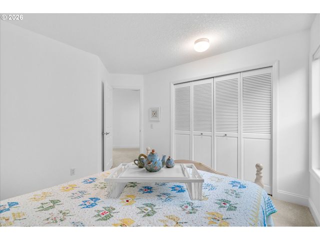 5524 Langford Ln, Lake Oswego, OR 97035