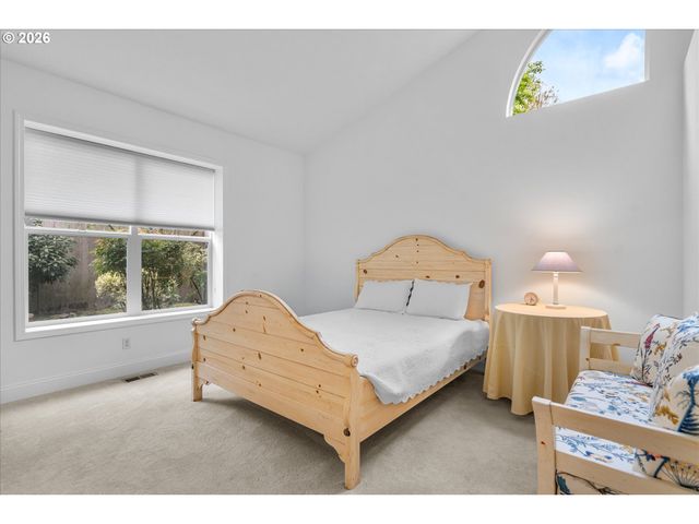 5524 Langford Ln, Lake Oswego, OR 97035