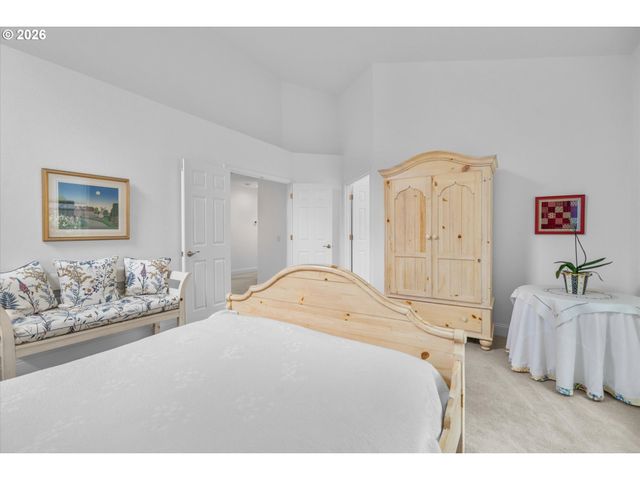 5524 Langford Ln, Lake Oswego, OR 97035