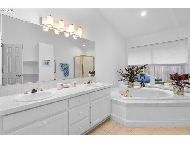 5524 Langford Ln, Lake Oswego, OR 97035