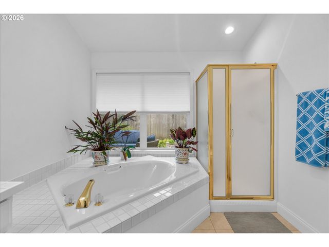 5524 Langford Ln, Lake Oswego, OR 97035