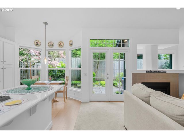 5524 Langford Ln, Lake Oswego, OR 97035