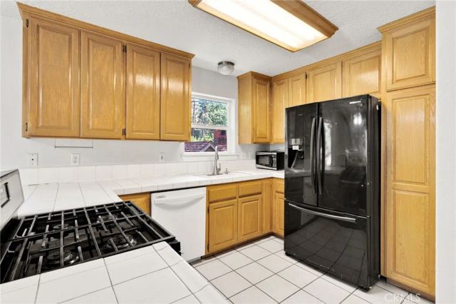 1661 Virginia Street, Wrightwood, CA 92397