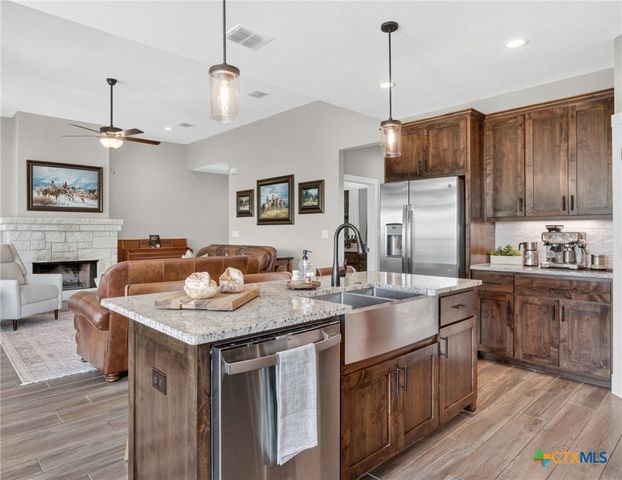 876 Primrose Path, Canyon Lake, TX 78133