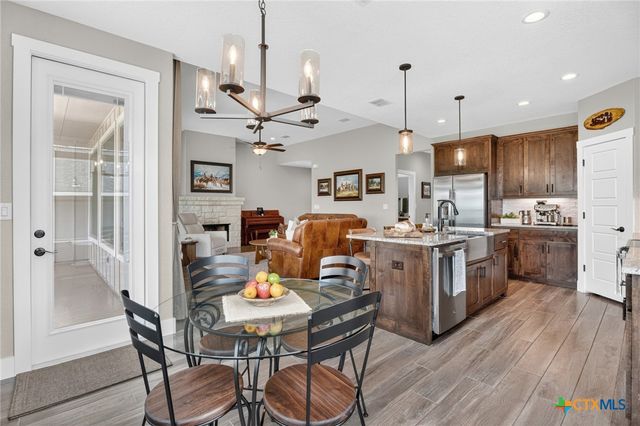 876 Primrose Path, Canyon Lake, TX 78133