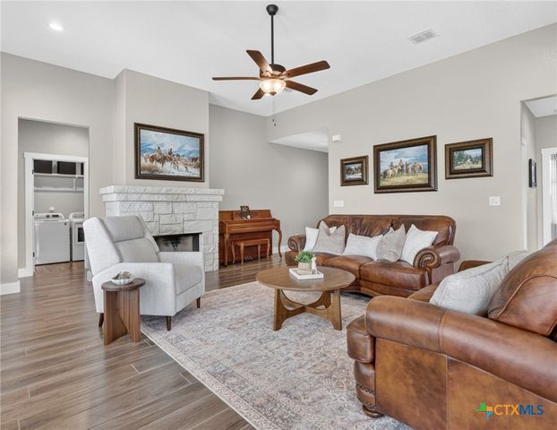 876 Primrose Path, Canyon Lake, TX 78133
