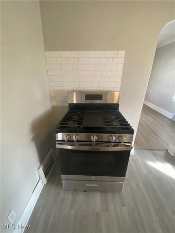 19600 Arrowhead Avenue, Cleveland, OH 44119