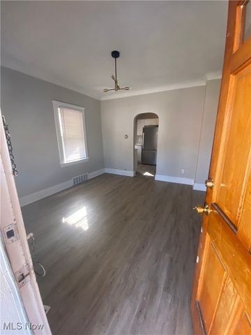 19600 Arrowhead Avenue, Cleveland, OH 44119