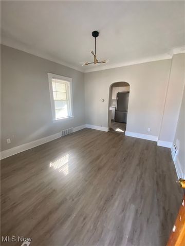 19600 Arrowhead Avenue, Cleveland, OH 44119