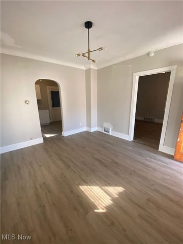 19600 Arrowhead Avenue, Cleveland, OH 44119