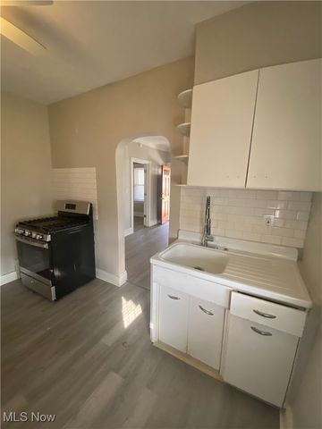 19600 Arrowhead Avenue, Cleveland, OH 44119