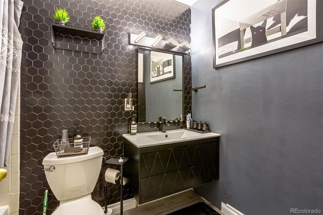 10257 W Layton Place, Littleton, CO 80127