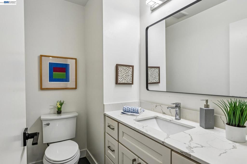 Image 13 of property listing at 3227 Santa Cruz Ln, Alameda, CA 94502