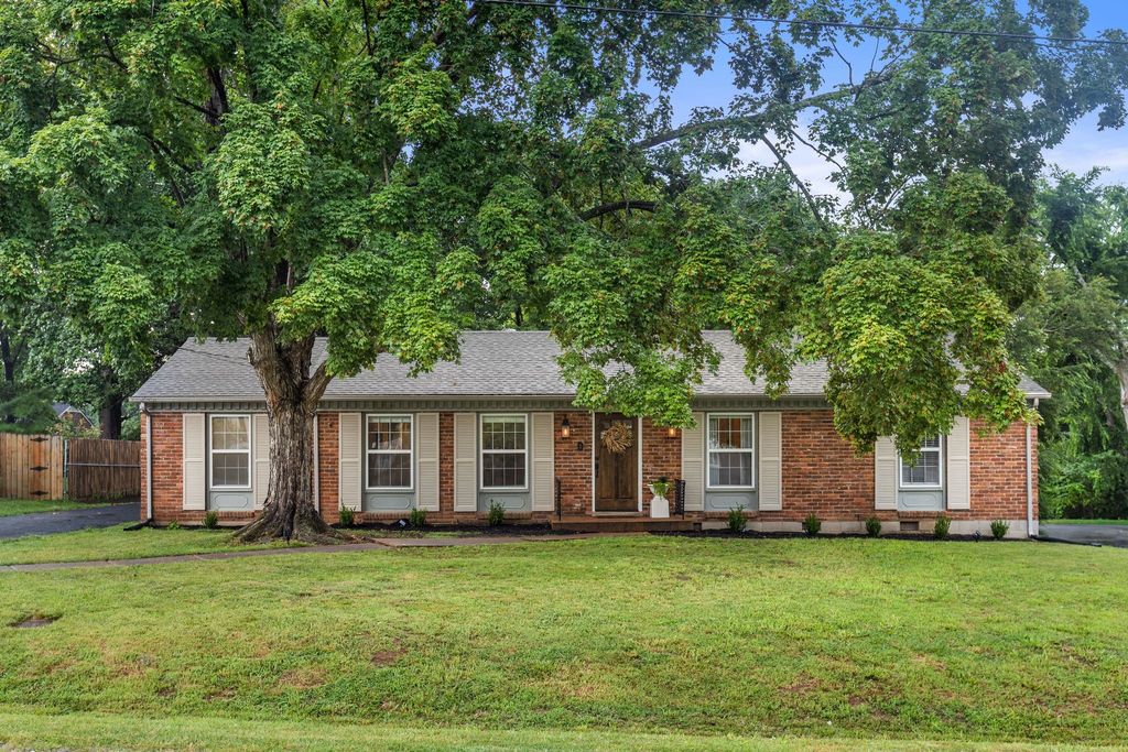 358 Binkley Dr, Nashville, TN 37211