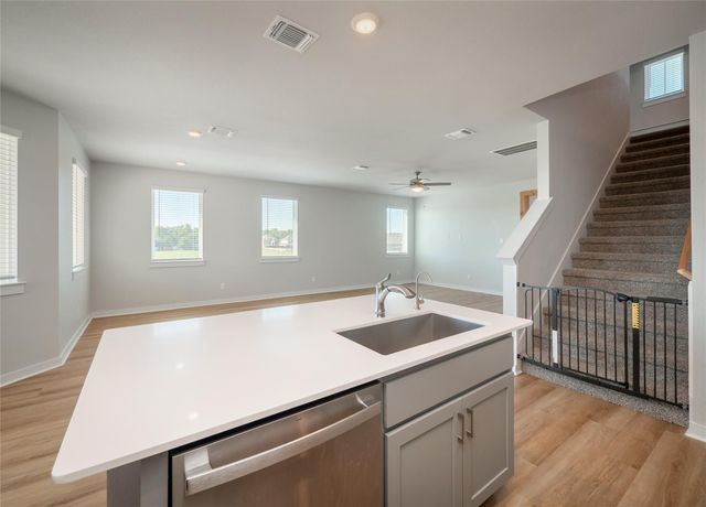 417 Ravens Crest DR, Hutto, TX 78634