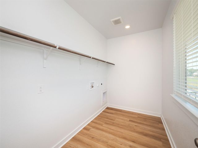 417 Ravens Crest DR, Hutto, TX 78634