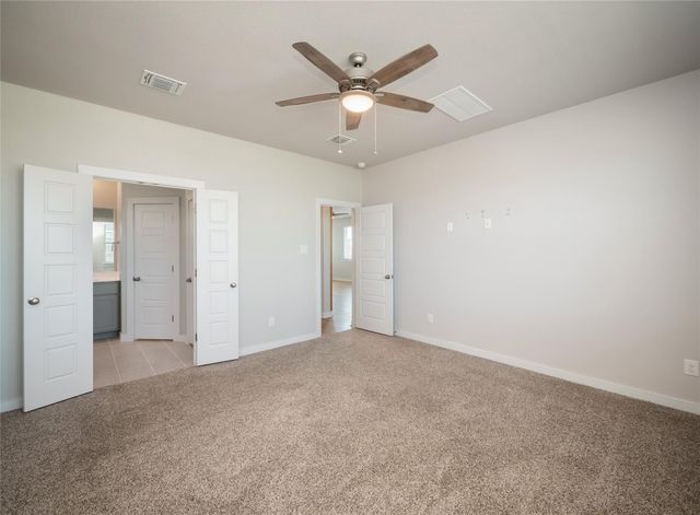 417 Ravens Crest DR, Hutto, TX 78634