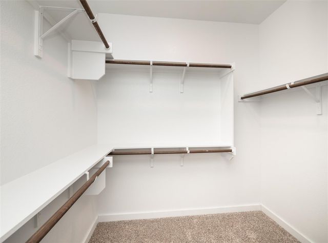 417 Ravens Crest DR, Hutto, TX 78634