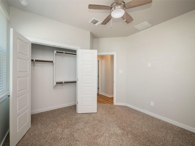 417 Ravens Crest DR, Hutto, TX 78634