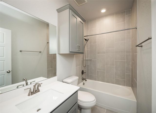 417 Ravens Crest DR, Hutto, TX 78634