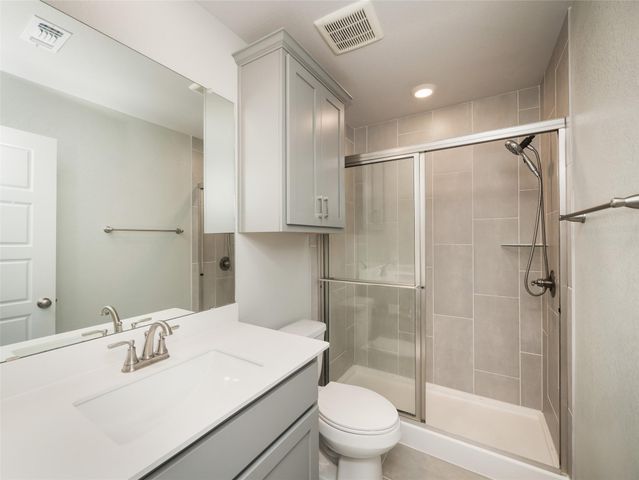 417 Ravens Crest DR, Hutto, TX 78634