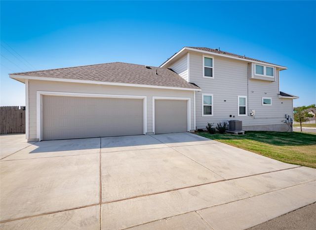 417 Ravens Crest DR, Hutto, TX 78634