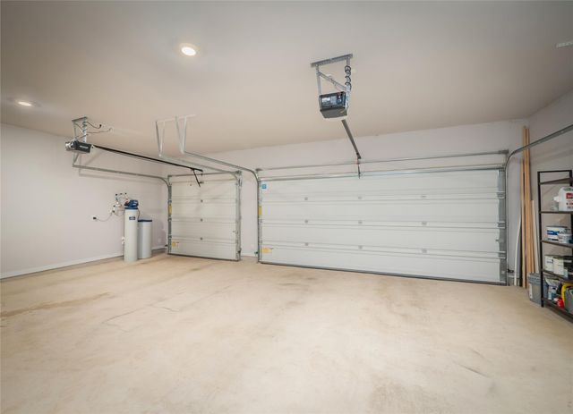 417 Ravens Crest DR, Hutto, TX 78634