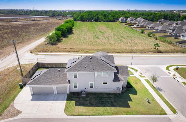 417 Ravens Crest DR, Hutto, TX 78634