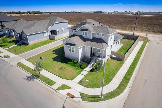 417 Ravens Crest DR, Hutto, TX 78634