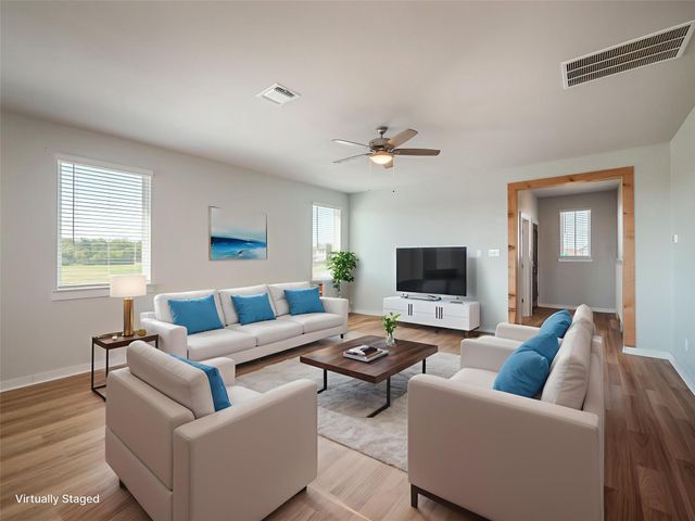 417 Ravens Crest DR, Hutto, TX 78634