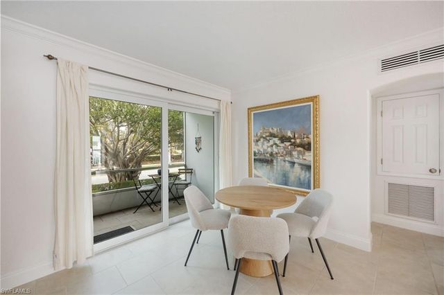 72 7th ST S 206, Naples, FL 34102