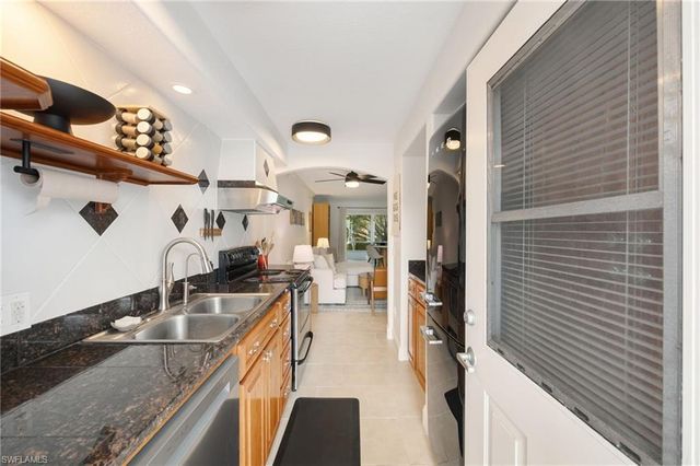 72 7th ST S 206, Naples, FL 34102