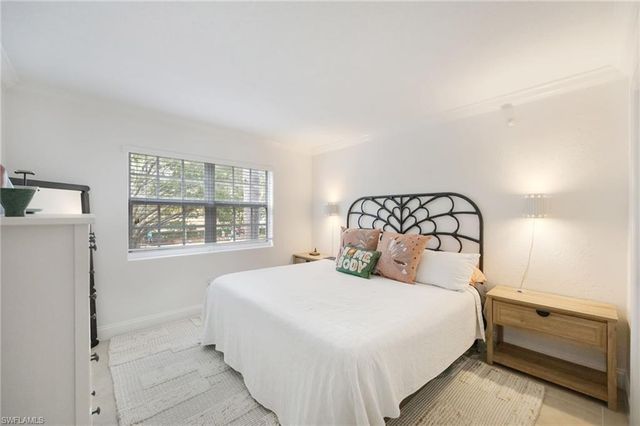 72 7th ST S 206, Naples, FL 34102