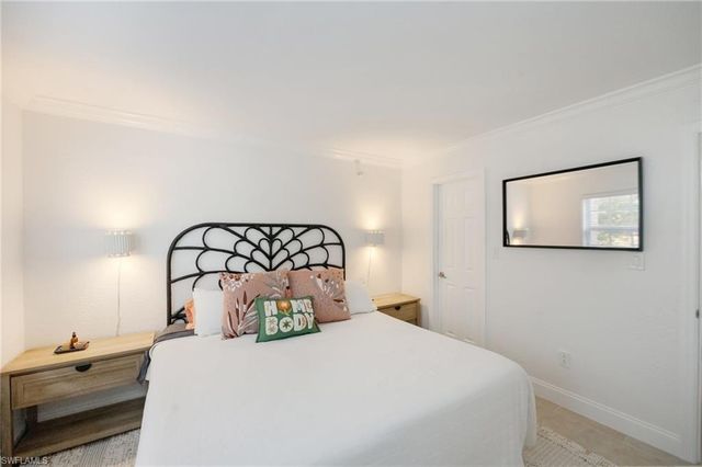 72 7th ST S 206, Naples, FL 34102