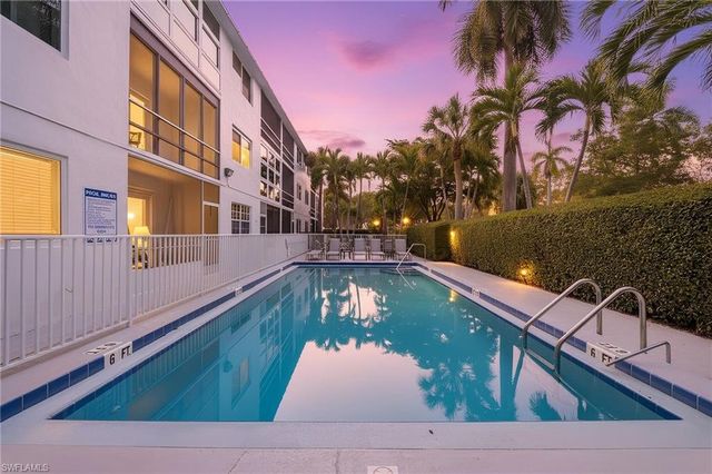 72 7th ST S 206, Naples, FL 34102