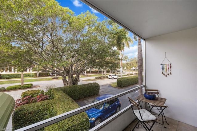 72 7th ST S 206, Naples, FL 34102