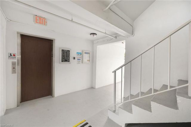 72 7th ST S 206, Naples, FL 34102