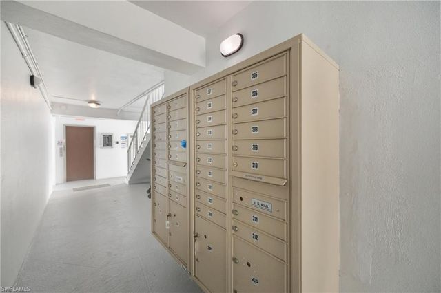 72 7th ST S 206, Naples, FL 34102