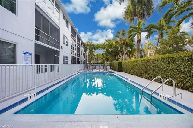 72 7th ST S 206, Naples, FL 34102