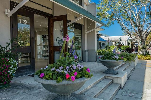 72 7th ST S 206, Naples, FL 34102