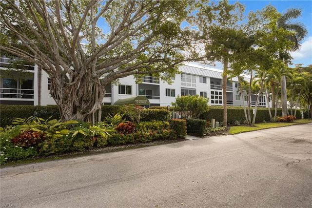 72 7th ST S 206, Naples, FL 34102