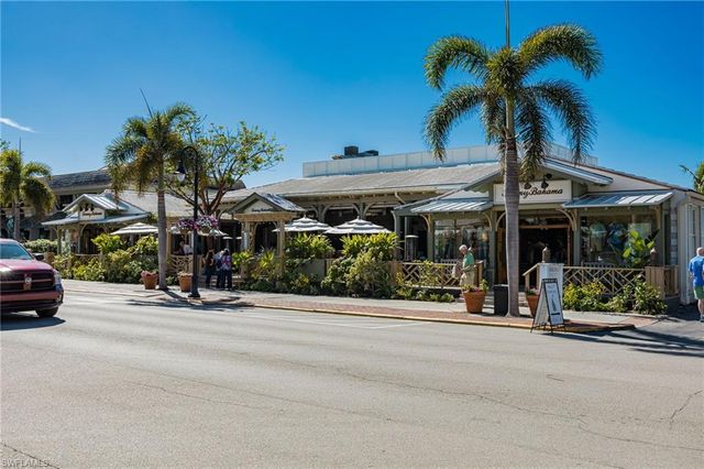 72 7th ST S 206, Naples, FL 34102