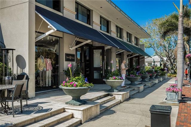 72 7th ST S 206, Naples, FL 34102